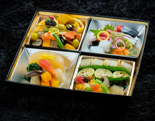 【銀座吉兆】お持ち帰り用・予約限定《松花堂弁当》16,200円 | GINZA OFFICIAL – 銀座公式ウェブサイト